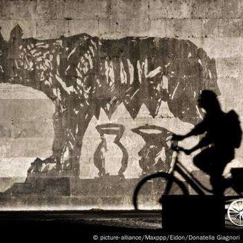 Graffiti vandals damage Rome frieze – DW – 03/31/2017