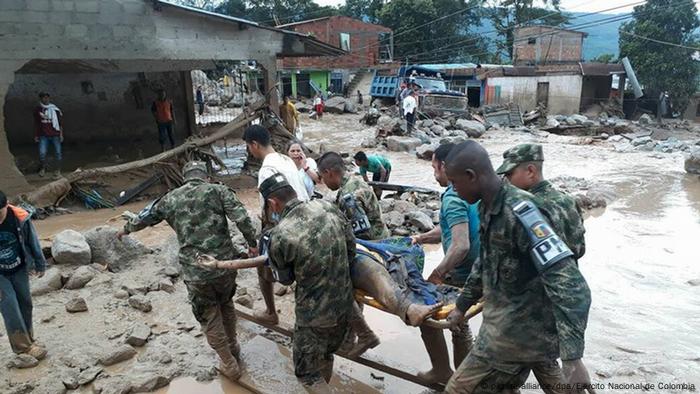 Kolumbien | Mehr als 90 Tote bei Überschwemmungen in Kolumbien (picture-alliance/dpa/Ejército Nacional de Colombia)