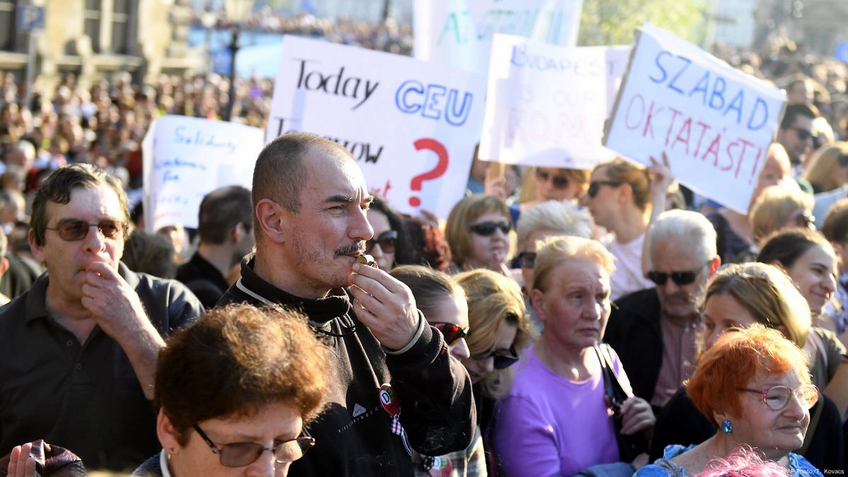 Thousands Protest In Hungary To Support Soros University Dw 04032017