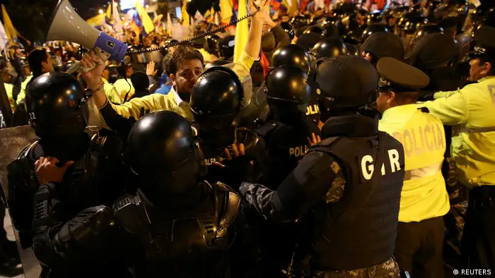 Ecuador Quito Wahlbehörde Polizei Lasso ANhänger (REUTERS)