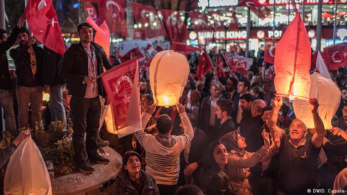 Türkei vor dem Referendum Evet Unterstützer in Ankara
