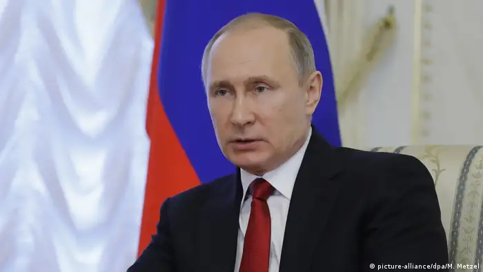 Russland Präsident Putin in Sankt Petersburg (picture-alliance/dpa/M. Metzel)