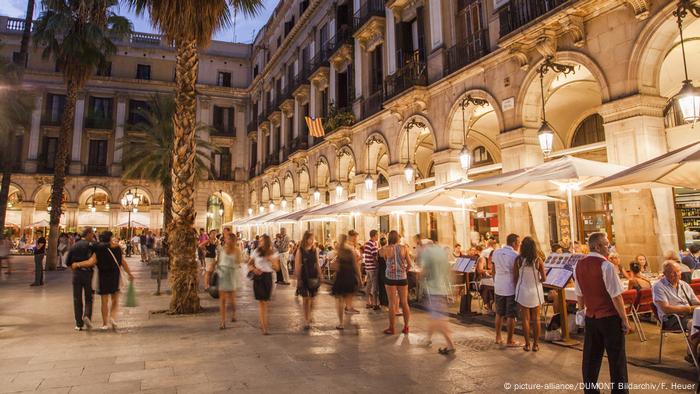 Placa Reial in Barcelona (picture-alliance/DUMONT Bildarchiv/F. Heuer)