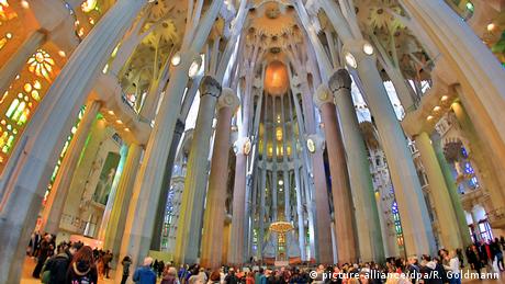 Spanien Barcelona Sagrada Familia (picture-alliance/dpa/R. Goldmann)