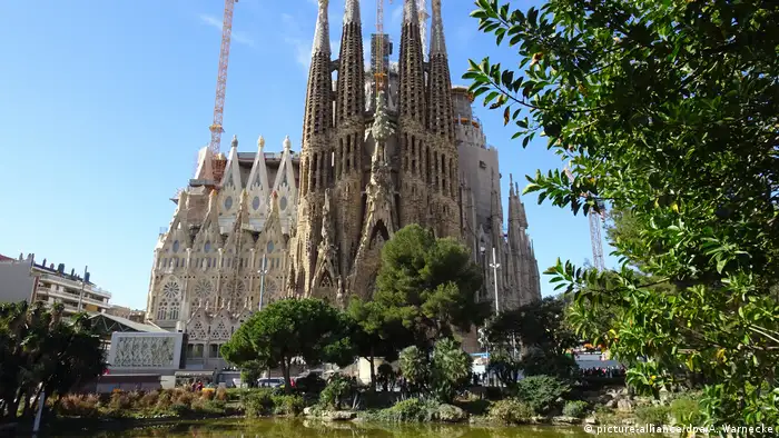 Spanien Barcelona Sagrada Familia (picture-alliance/dpa/A. Warnecke)