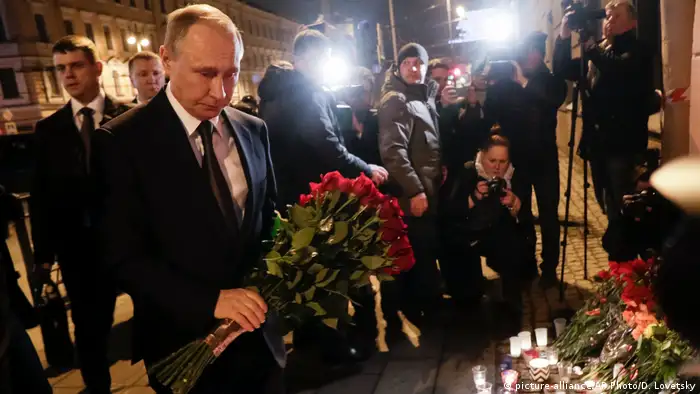 Russland Terroranschlag auf U-Bahn in St. Petersburg (picture-alliance/AP Photo/D. Lovetsky)