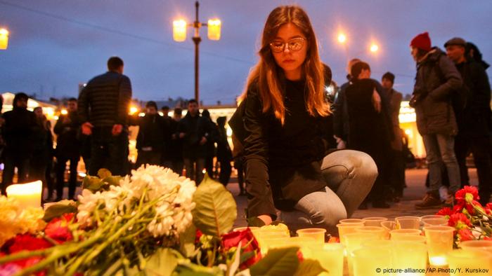Akbarzhon Dzhalílov, ciudadano ruso de origen kirguís, es el autor del atentado terrorista perpetrado este 3 de abril de 2017 contra el metro de San Petersburgo, en el que murieron 14 personas, confirmaron las autoridades rusas. Dzhalílov, de 22 años, fue también el que colocó un segundo artefacto explosivo en otra estación del metro, que fue desactivado por la Policía.