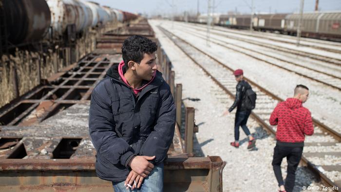  Riskante Flucht von Flüchtlingen aus Griechenland (DW/D. Tosidis)