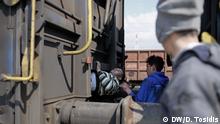 پنهان شدن پناهجویان در قطارهای باربری برای رسیدن به مقصد