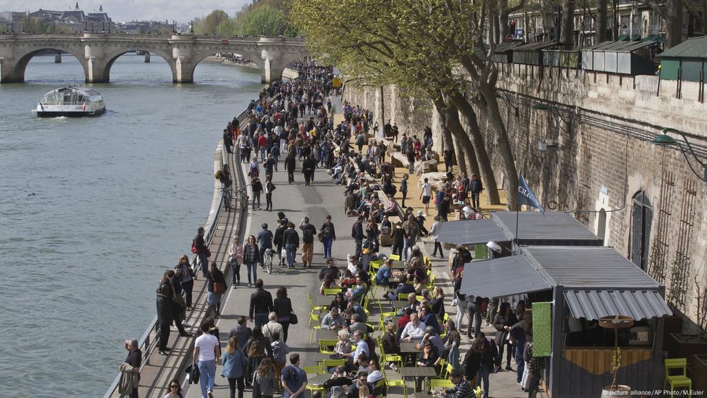 The Seine River Banks In Paris Now Car Free Dw Travel Dw 05 04 2017