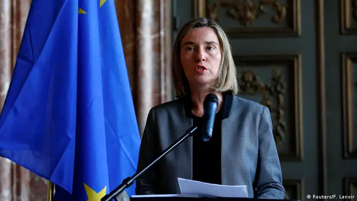 La alta representante de la Unión Europea (UE) para la política exterior, Federica Mogherini, y el enviado especial de la ONU en Siria, Staffan de Mistura, pidieron este martes (24.04.2018) el cese de las hostilidades en el país tras más de siete de conflicto, por razones políticas y humanitarias. (24.04.2018).