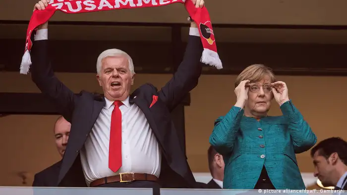 Deutschland 1. FC Köln - Eintracht Frankfurt | Merkel und Spinner (picture alliance/dpa/F. Gambarini)