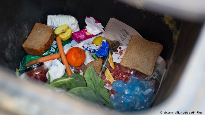 Lebensmittel im Müll
