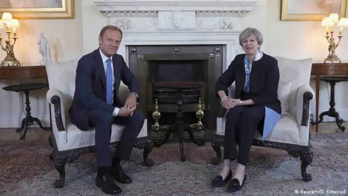 Großbritannien Theresa May & Donald Tusk (Reuters/D. Kitwood)