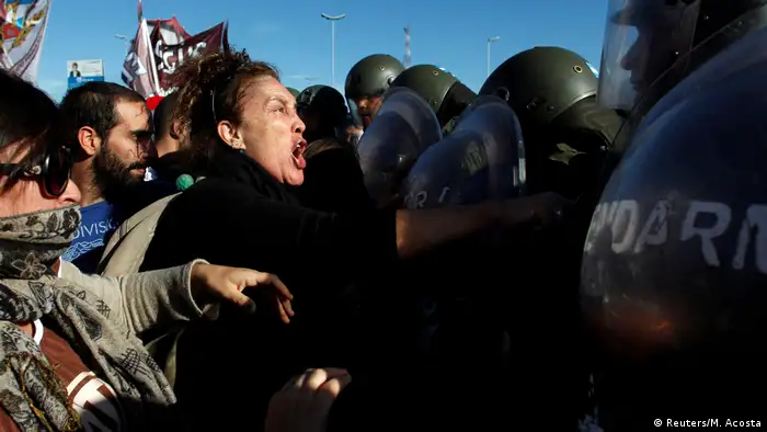 Argentinien Generalstreik | Ausschreitungen in Buenos Aires (Reuters/M. Acosta)