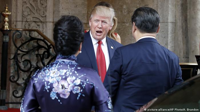 USA Donald Trump und Xi Jinping in Palm Beach (picture-alliance/AP Photo/A. Brandon)