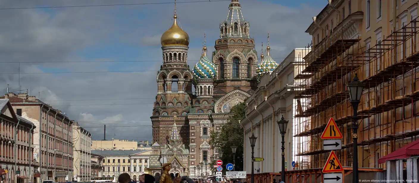 Петербург: двое активистов арестованы за акцию против пыток – DW –  05.05.2021