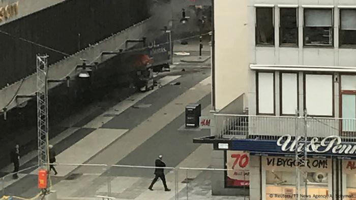 Schweden Stockholm LKW fährt in Menschenmenge (Reuters/TT News Agency/A. Schyman)