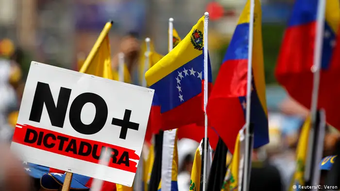 Venezuela Caracas Pro Capriles Massenproteste (Reuters/C. Veron)