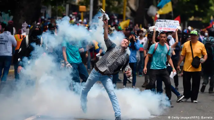 Venezuela Caracas Proteste Opposition Tränengas (Getty Images/AFP/J. Barreto)