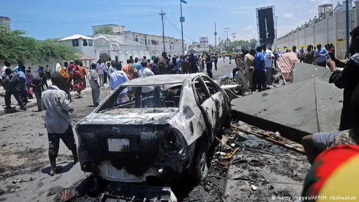 Somalia - Autobombe in der Nähe des somalischen Minsteriums in Mogadischu