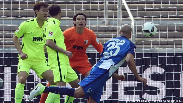Bundesliga Hertha BSC Berlin vs Augsburg Tor Brooks (picture alliance / Maurizio Gambarini/dpa)