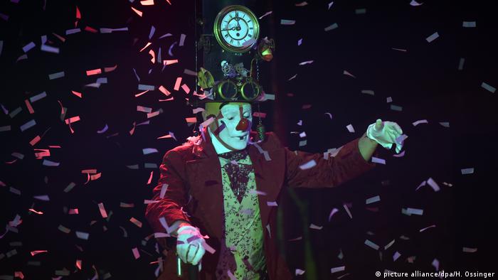 Clown Carillon in the Roncalli Circus
