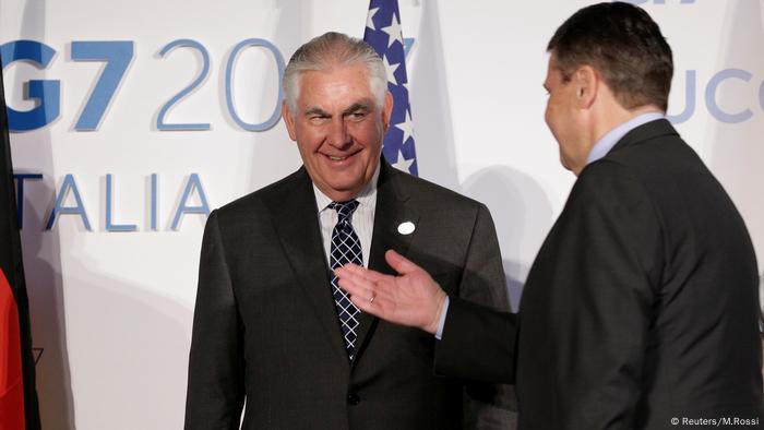 US-Außenminister Tillerson (l.) im Gespräch mit seinem deutschen Kollegen Gabriel