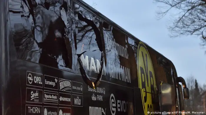 Explosion am BVB Bus (picture-alliance/AP Photo/M. Meissner)