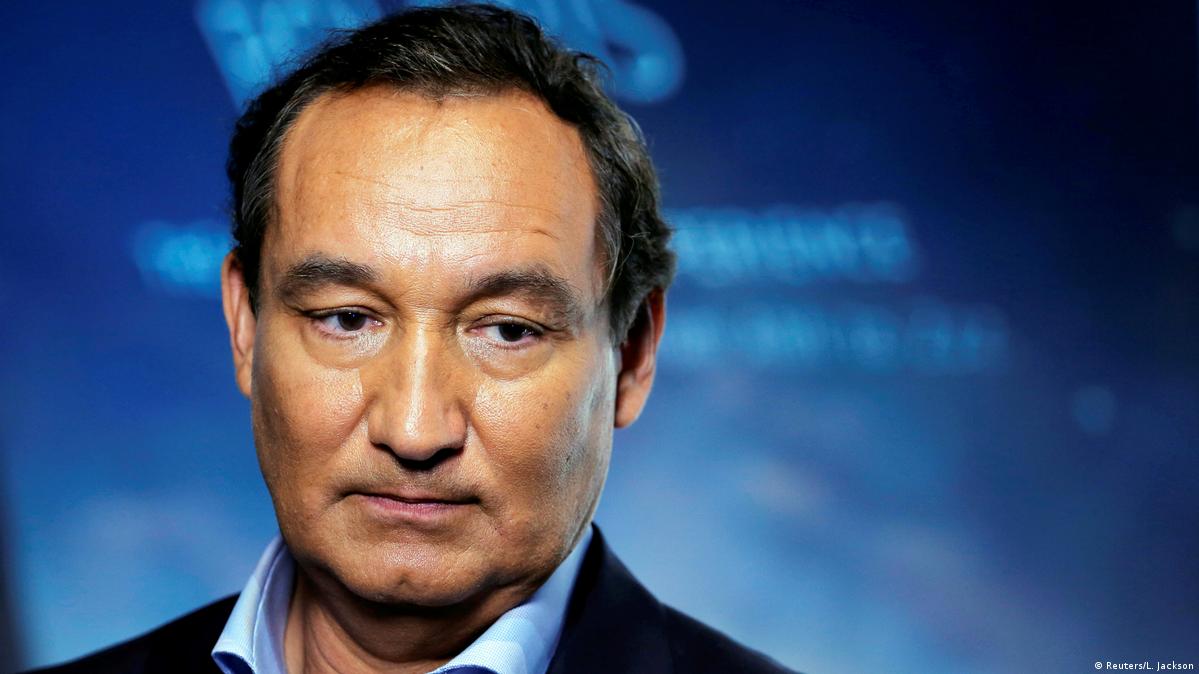 United CEO finally apologizes for violent incident DW 04/12/2017