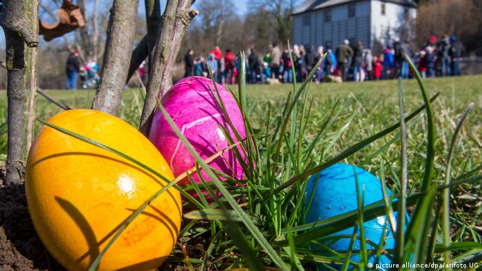 Coloratul ouălor - o tradiție acceptată și de Biserică