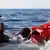 Libyen Mittelmeer - Flüchtlinge von Schlauchboot gerettet
