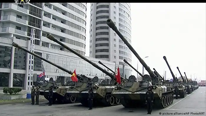 Fernsehübertragung der Militärparade in Nordkorea