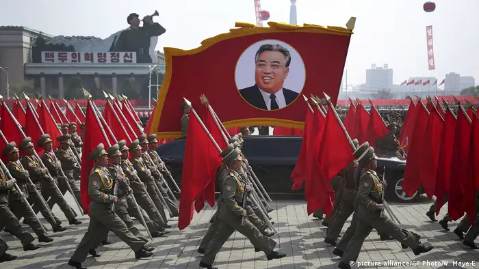 Nordkorea Militärparade in Pjöngjang (picture alliance/AP Photo/W. Maye-E)