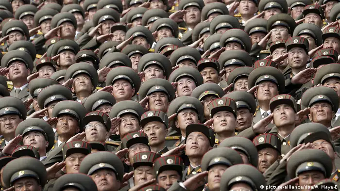 Nordkorea Militärparade in Pjöngjang (picture-alliance/dpa/W. Maye-E)