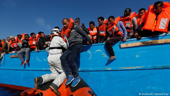 Mittelmeer Küste Libyen Rettungsaktion Flüchtlinge