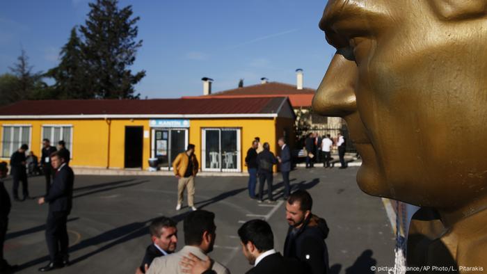 Turkey referendum voting center in Istanbul