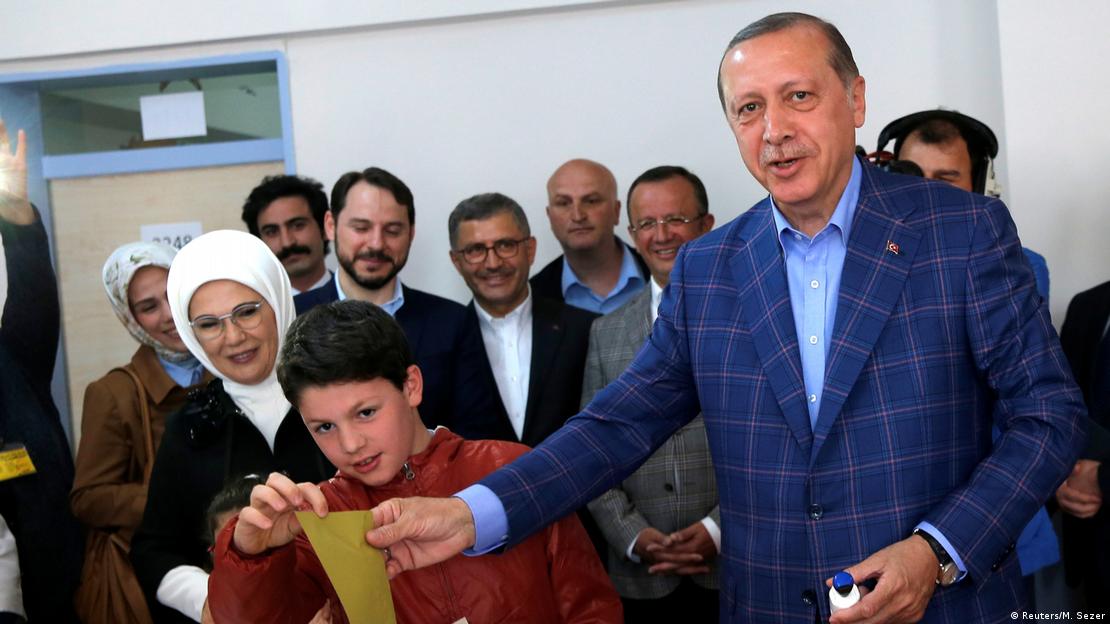 Cumhurbaşkanı Recep Tayyip Erdoğan referandumda oy kullanıyor - (16.04.2022)