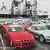 Hunderte Automobile des Typs BMW Z3 roadster warten nach ihrer Ankunft in Bremerhaven auf den Abtransport (Foto: DPA)