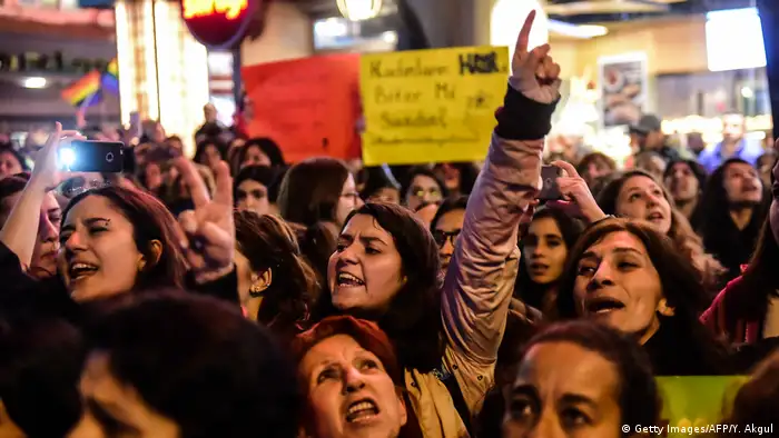 Türkei Proteste nach dem Referendum in Istanbul (Getty Images/AFP/Y. Akgul)