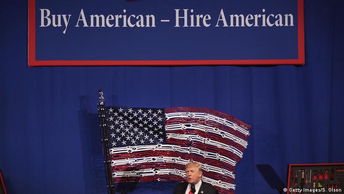 Дональд Трамп підписав указ який заохочує наймання на роботу американців
