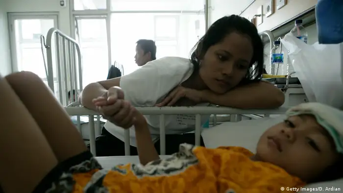 Indonesien Dengue Fieber Patient im Krankenhaus (Getty Images/D. Ardian)