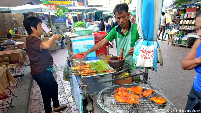 Thailand Street-Food in Bangkok (DW/S. Bandopadhyay)