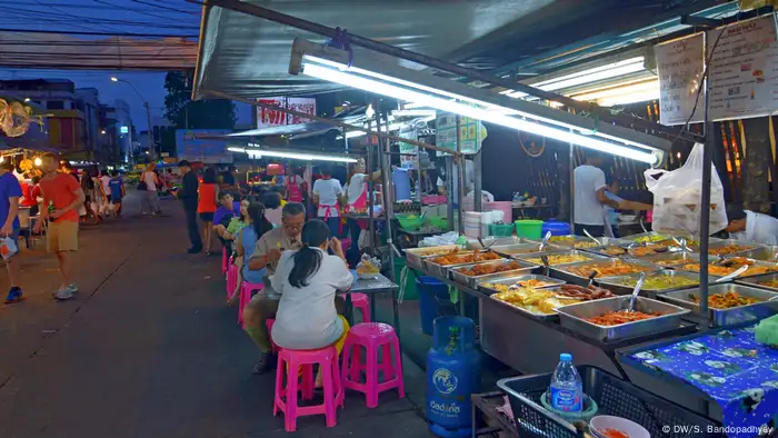 Thailand Street-Food in Bangkok (DW/S. Bandopadhyay)
