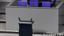 Rednerpult im Deutschen Bundestag in Berlin
Foto vom 06. Dezember 2013. | Verwendung weltweit