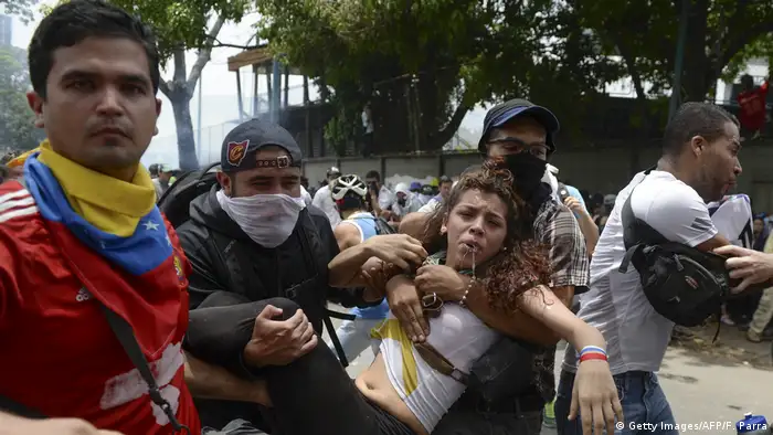 Venezuela Schwere Ausschreitungen bei Protesten (Getty Images/AFP/F. Parra)