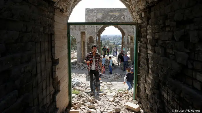 Irak ehemalige IS-Geisel Ameen Mukdad spielt Geige in Mosul (Reuters/M. Hamed)