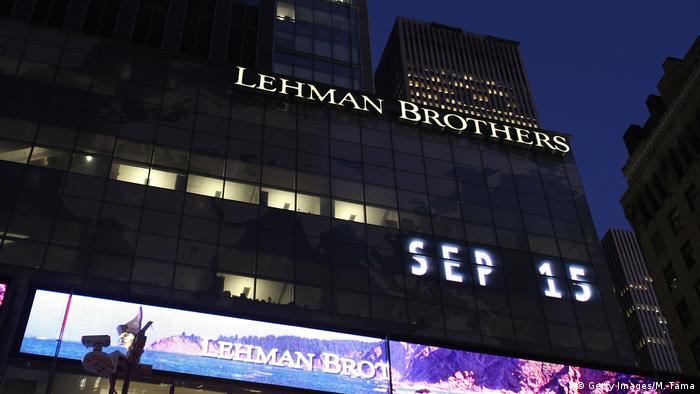 New York City Lehman Brothers Zentrale an der das Datum 15. September 2008, der Beginn der Finanzkrise angezeigt wird