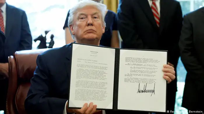USA | Trump unterzeichnet neues Dekret (Reuters/A. P. Bernstein)