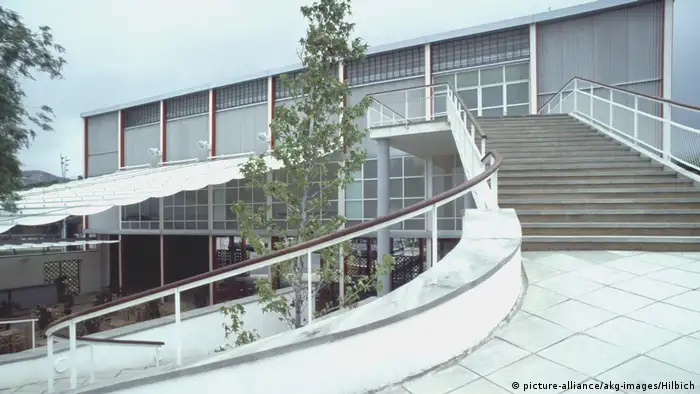 Spanischer Pavillon der Weltausstellung 1937 in Paris (picture-alliance/akg-images/Hilbich)